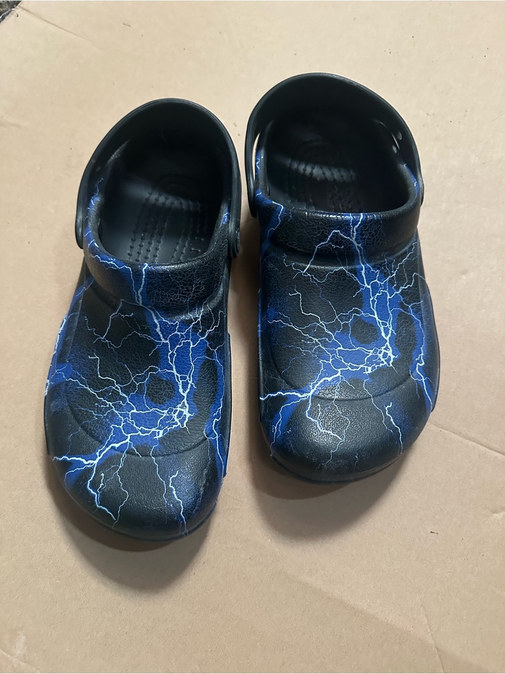Crocs Bistro Slip-On Clog Black Blue Lightning Print Men’s 7 Women’s 9